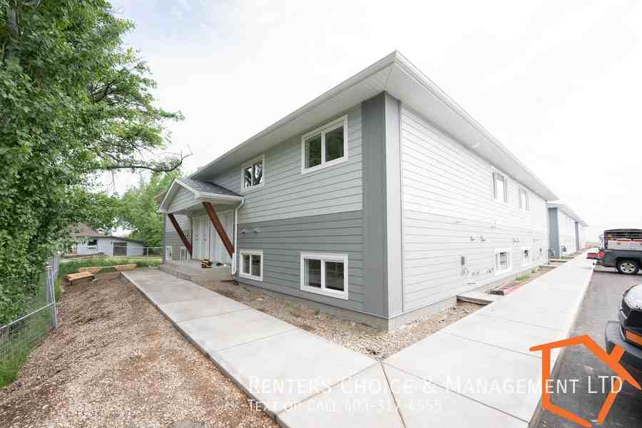 5601H 43 Ave - Photo 2 of 12