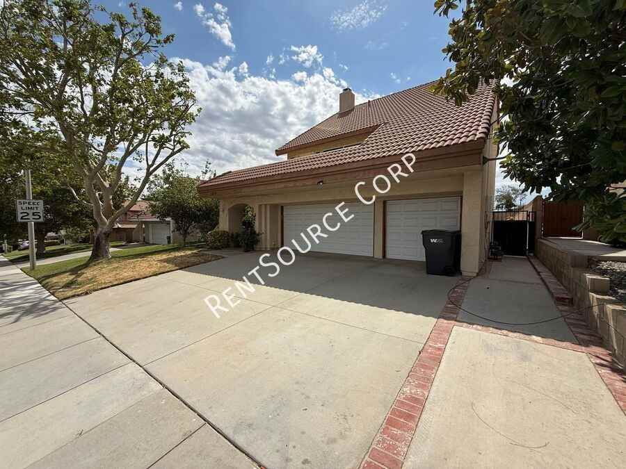 40270 Homeridge Dr - Photo 3 of 36