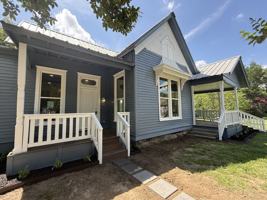 featured image of 102 W Texas St