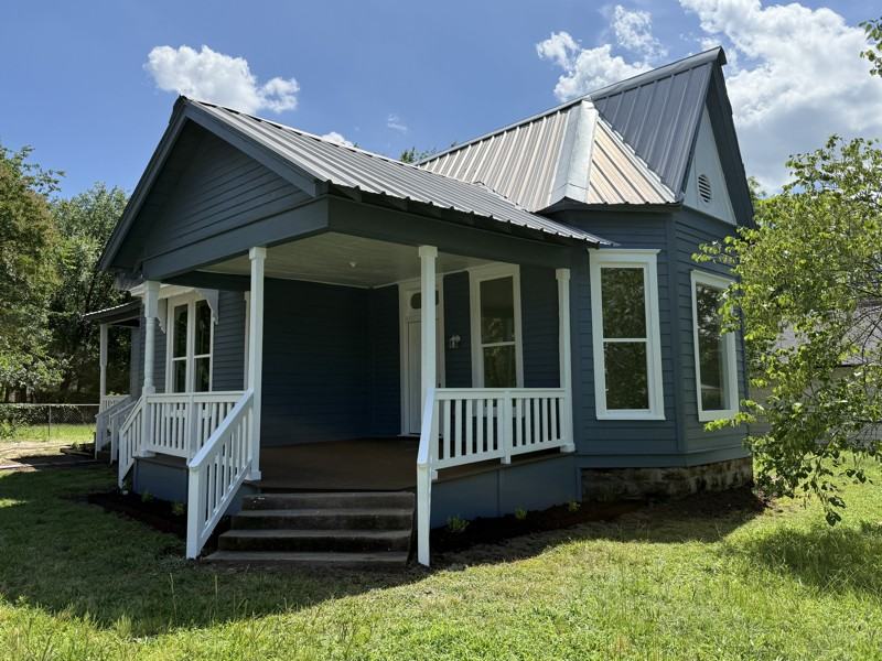 102 W Texas St - Photo 2 of 15