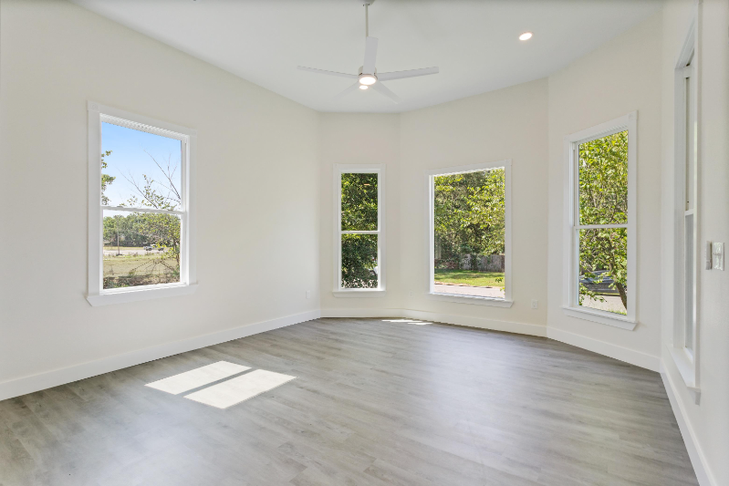 102 W Texas St - Photo 6 of 15
