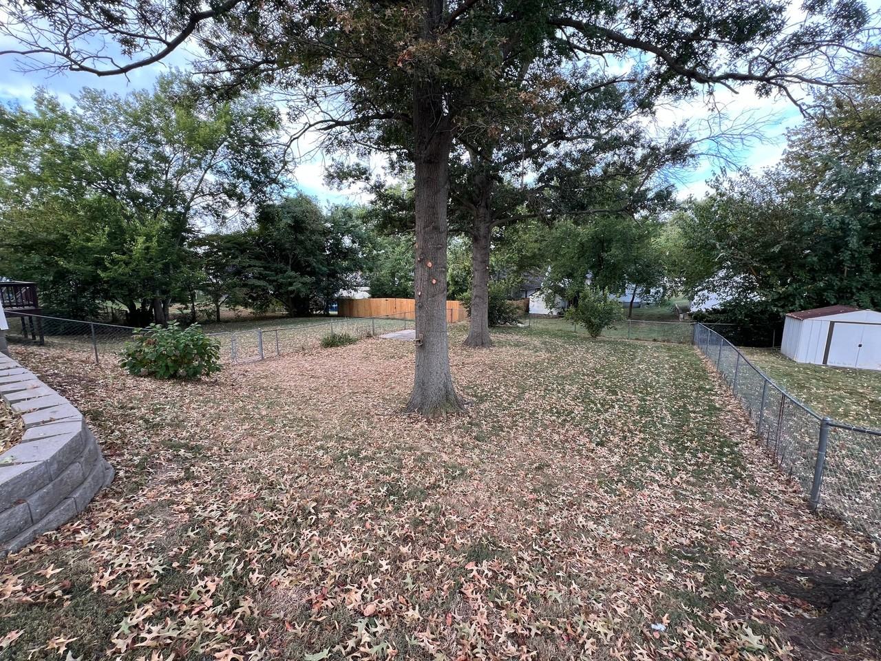 221 Henderson St - Photo 5 of 34
