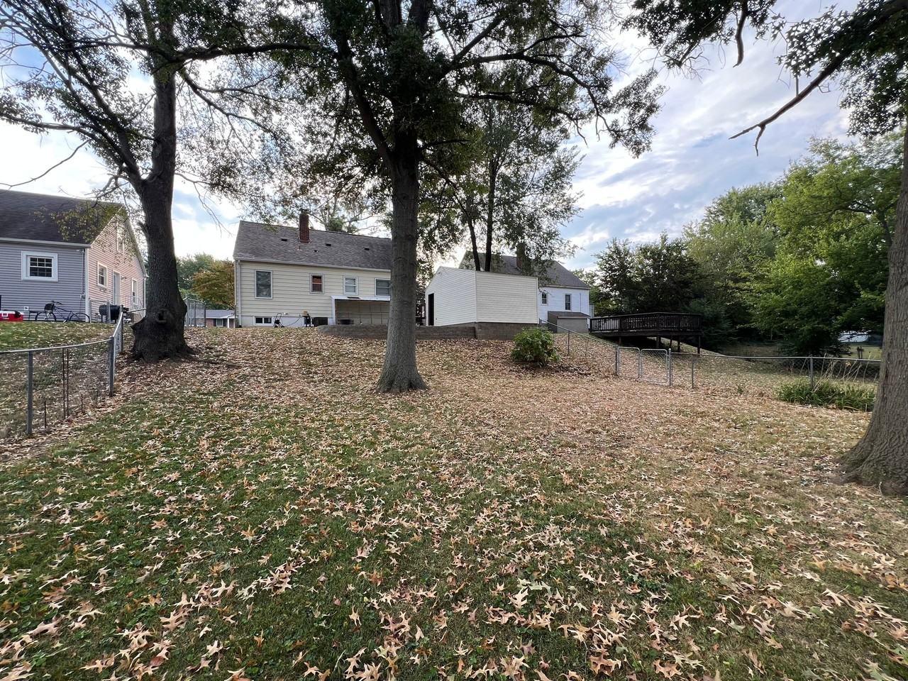 221 Henderson St - Photo 6 of 34