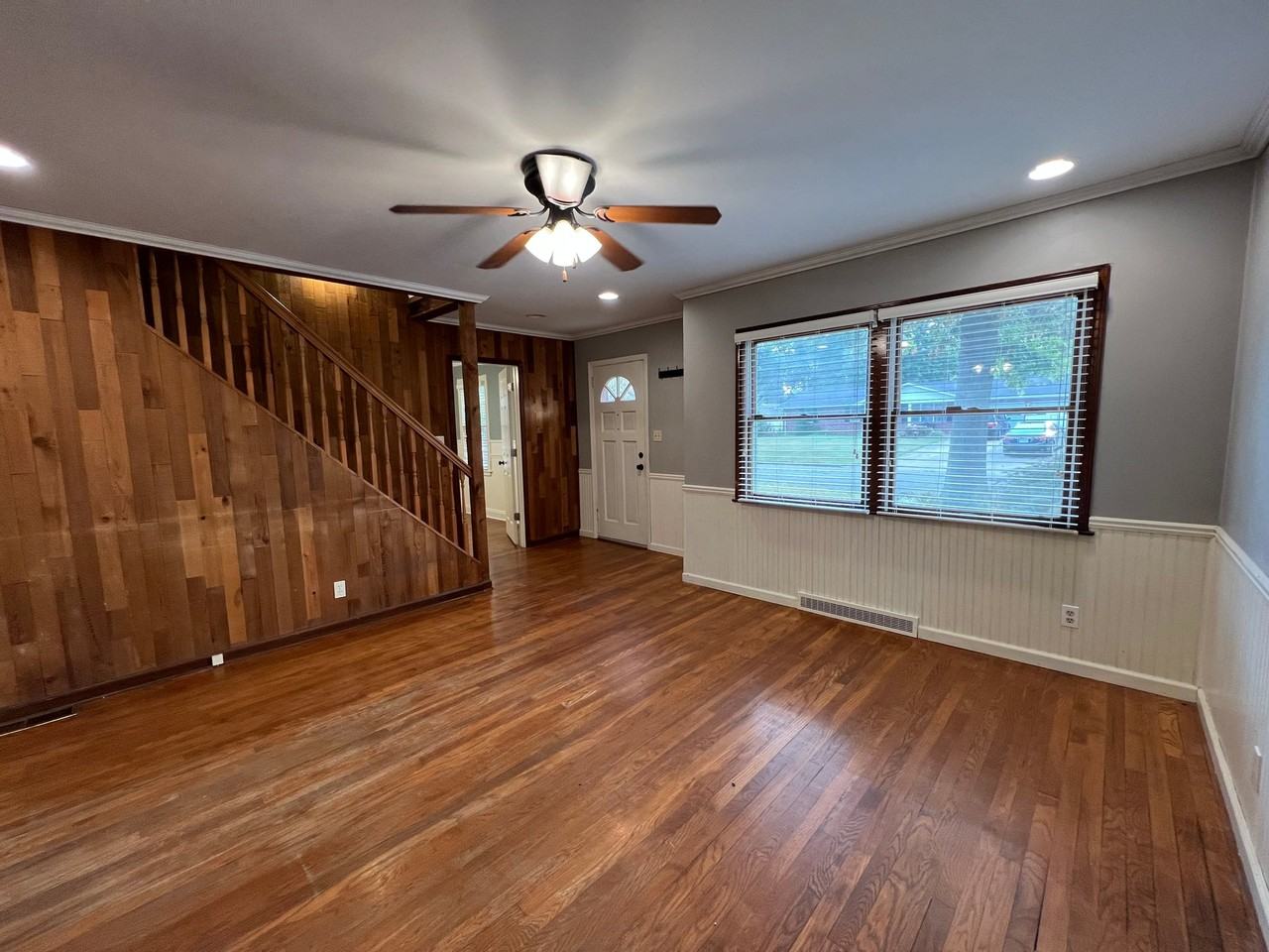 221 Henderson St - Photo 7 of 34