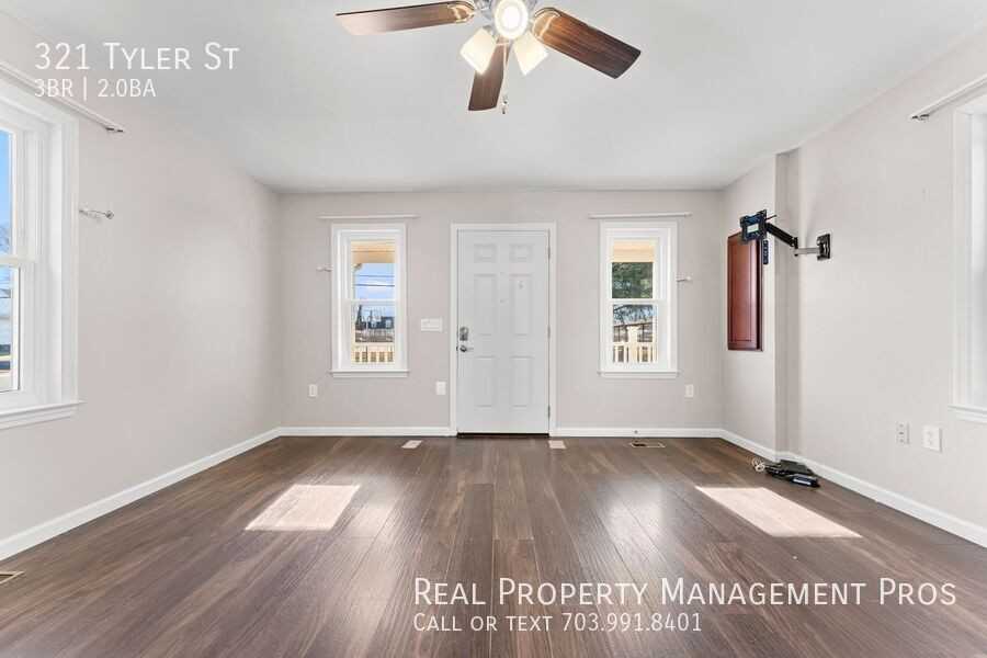 321 Tyler St - Photo 4 of 22