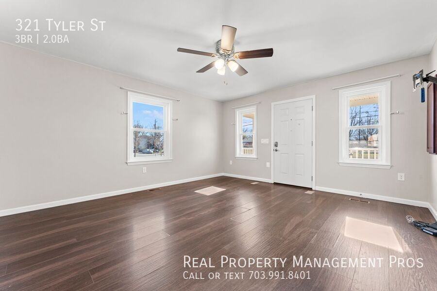 321 Tyler St - Photo 5 of 22
