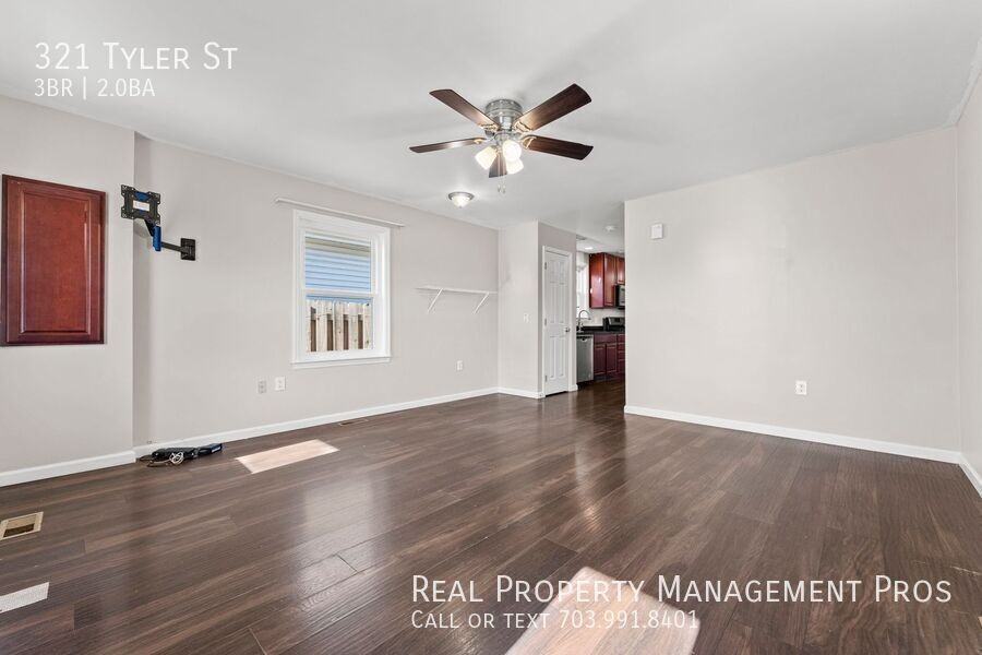321 Tyler St - Photo 6 of 22