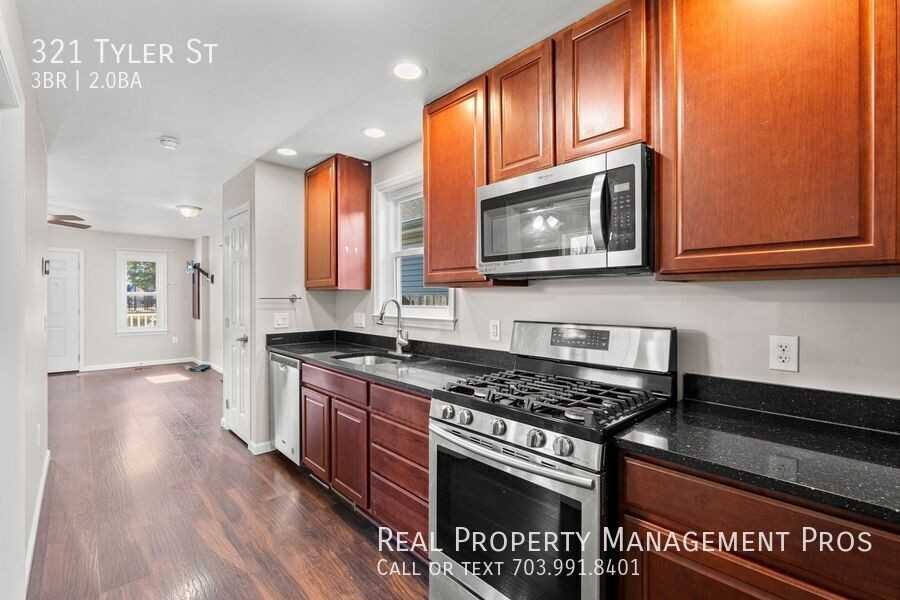 321 Tyler St - Photo 7 of 22