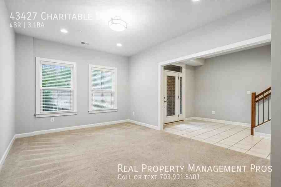 43427 Charitable St - Photo 3 of 44