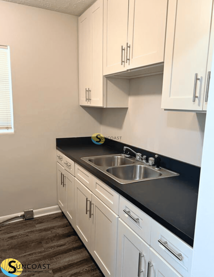 8962 Monroe Ave - Photo 4 of 18