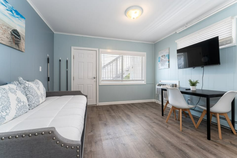46 E Grand Ave #1 - Photo 3 of 14
