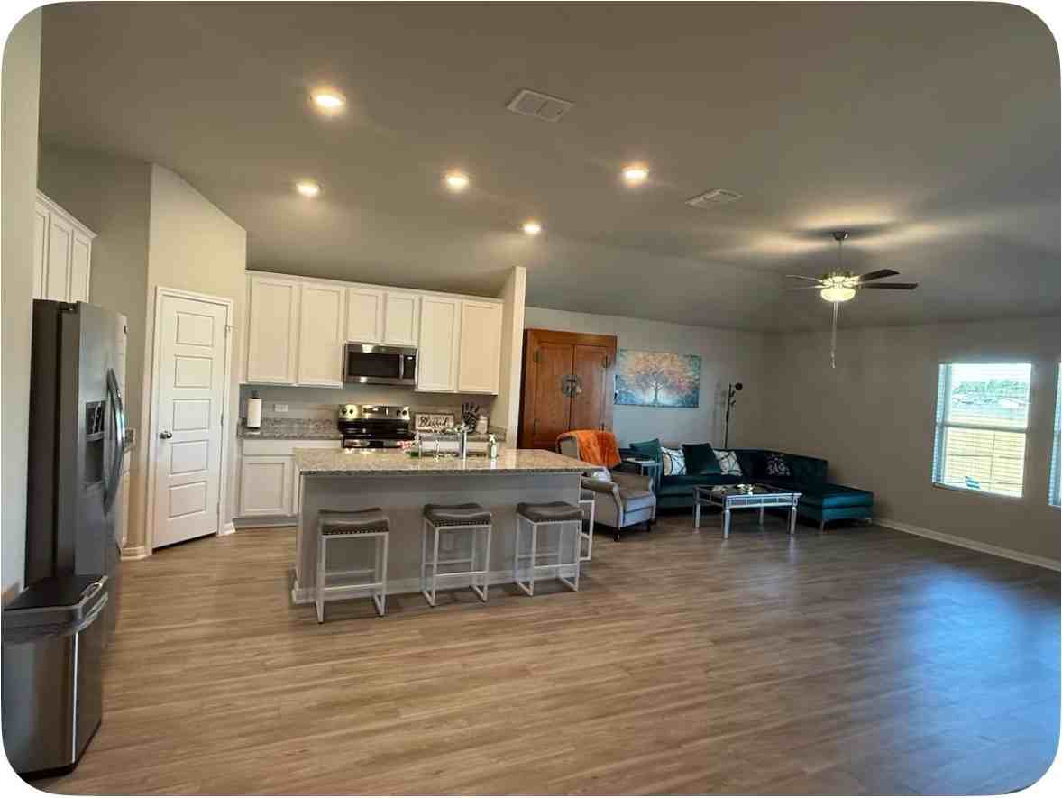 805 Stonemanor Bay - Photo 4 of 18