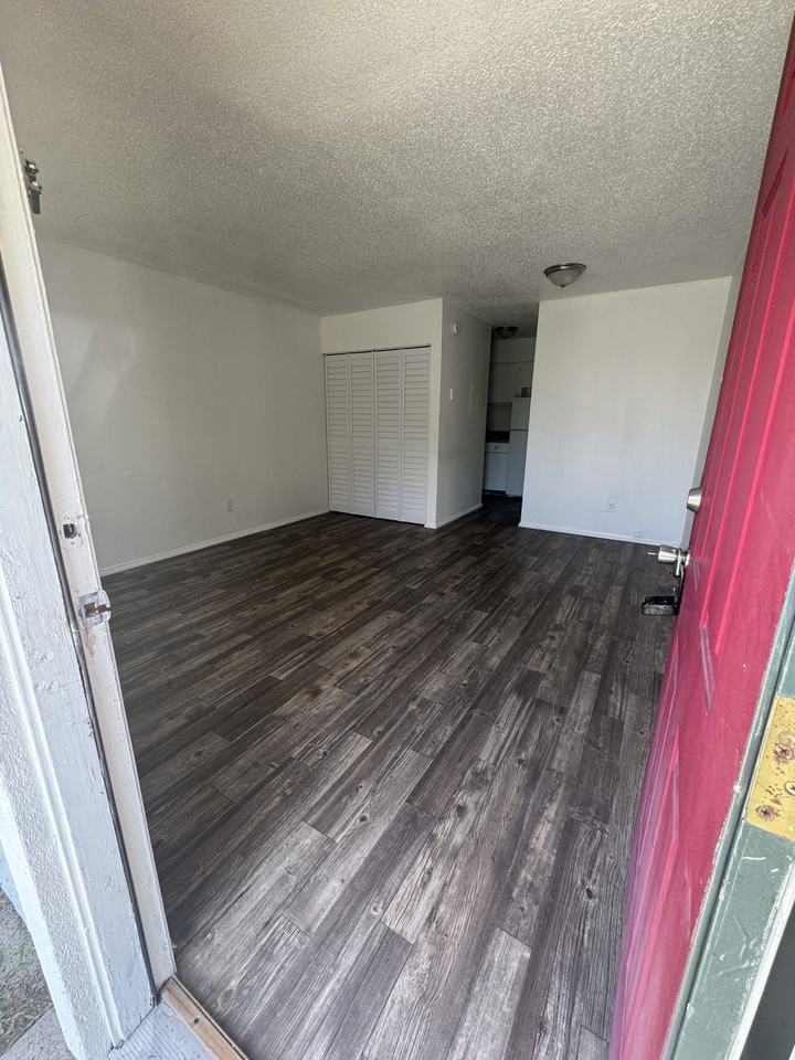 8560 Channelview Cir #A - Photo 2 of 6
