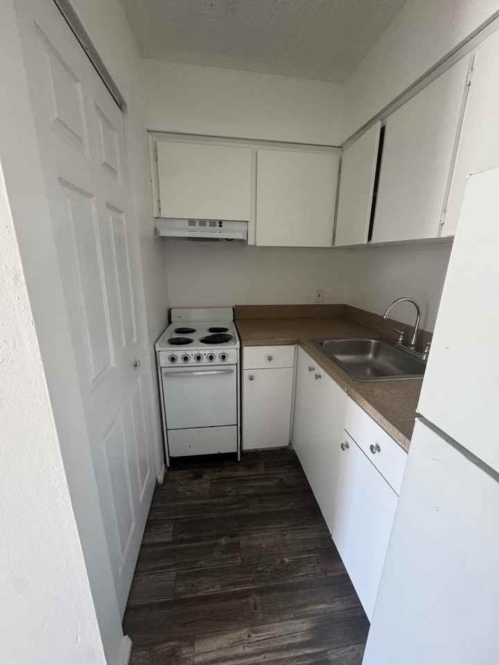 8560 Channelview Cir #A - Photo 4 of 6