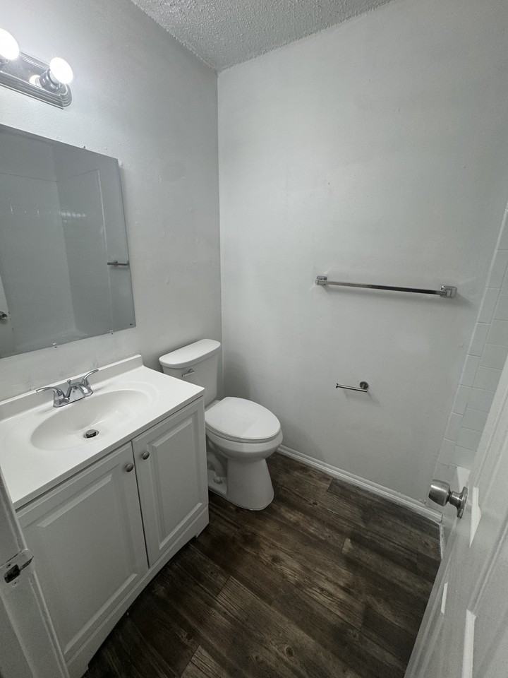 8560 Channelview Cir #A - Photo 6 of 6
