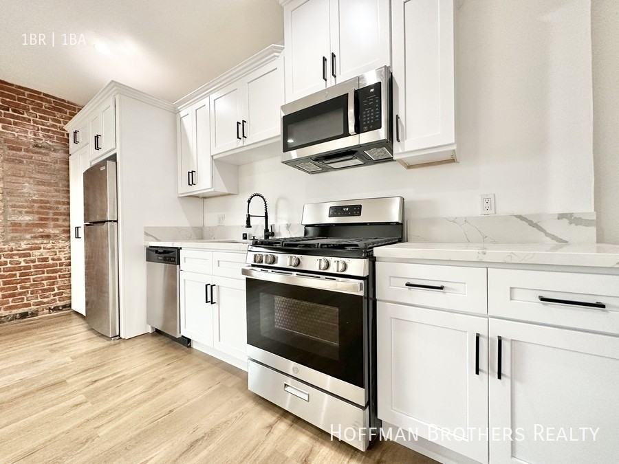 2165 W Washington Blvd #5 - Photo 2 of 7