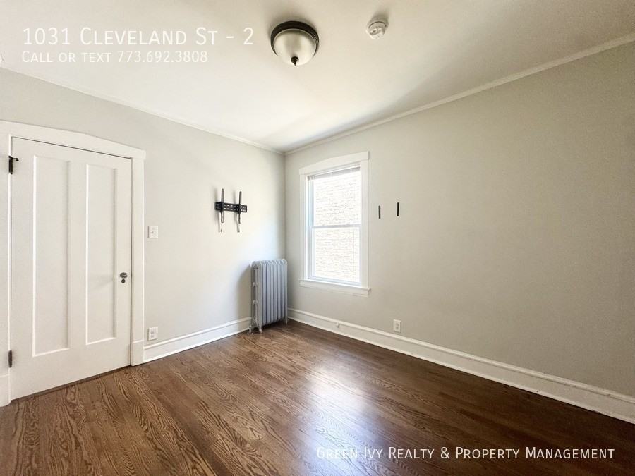 1031 Cleveland St #2 - Photo 6 of 14