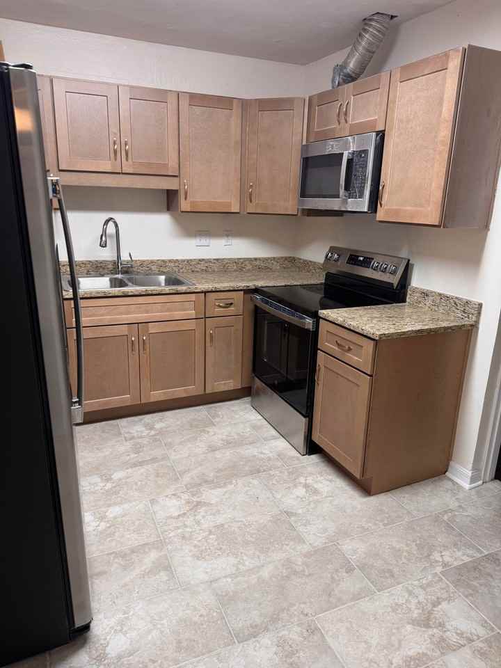 2417 S Myrtle Ave - Photo 2 of 12