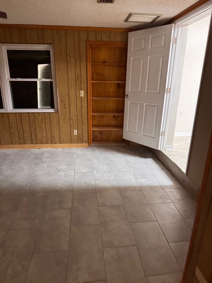 2417 S Myrtle Ave - Photo 4 of 12