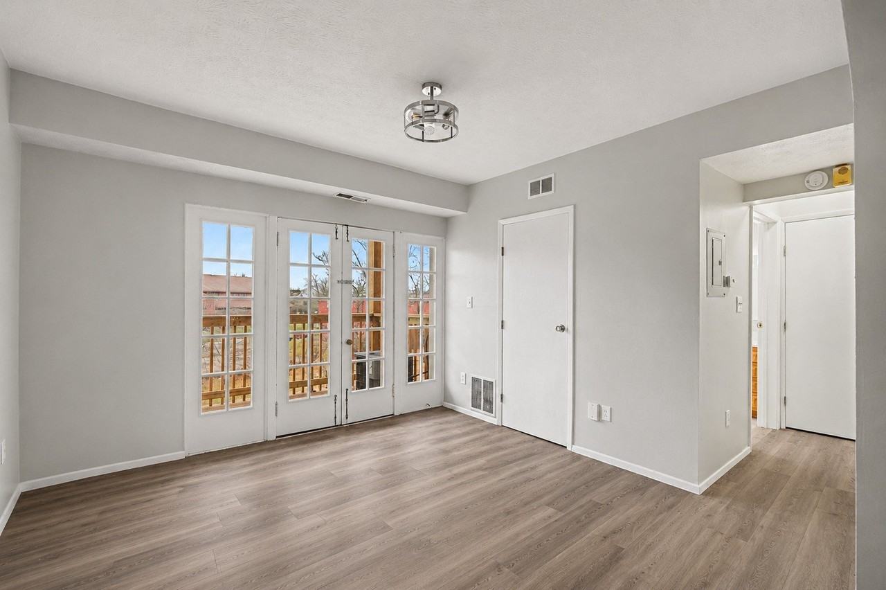 564 Glenwood Ave #34 - Photo 3 of 9