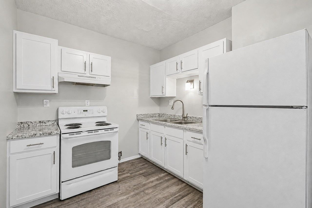 564 Glenwood Ave #34 - Photo 5 of 9