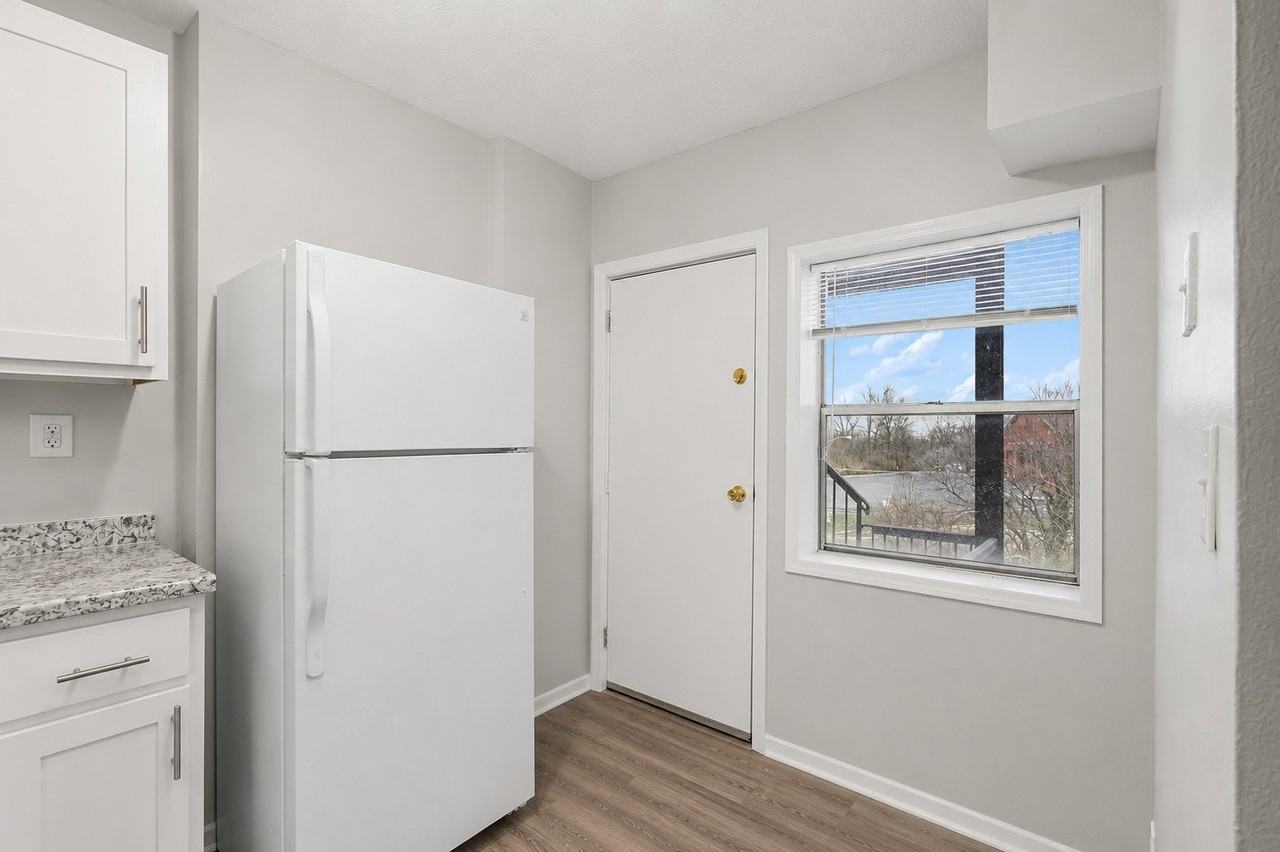 564 Glenwood Ave #34 - Photo 6 of 9