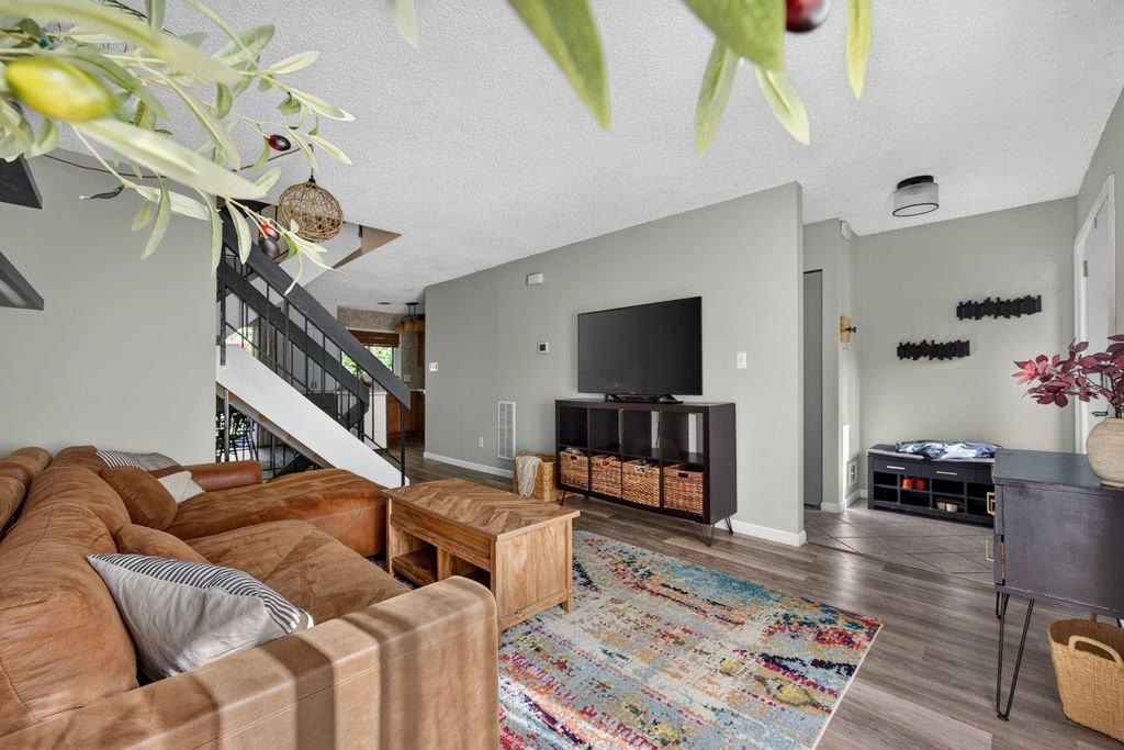 2190 Cartwright Pl - Photo 3 of 20