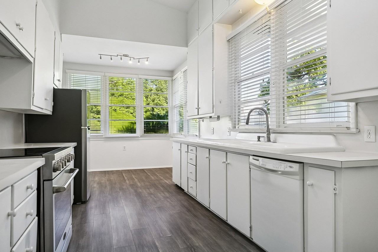 1322 Knollwood Dr - Photo 6 of 21