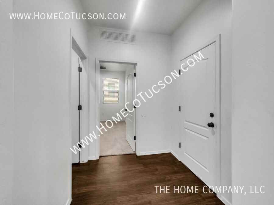 6876 S Benedetti Ct - Photo 4 of 34