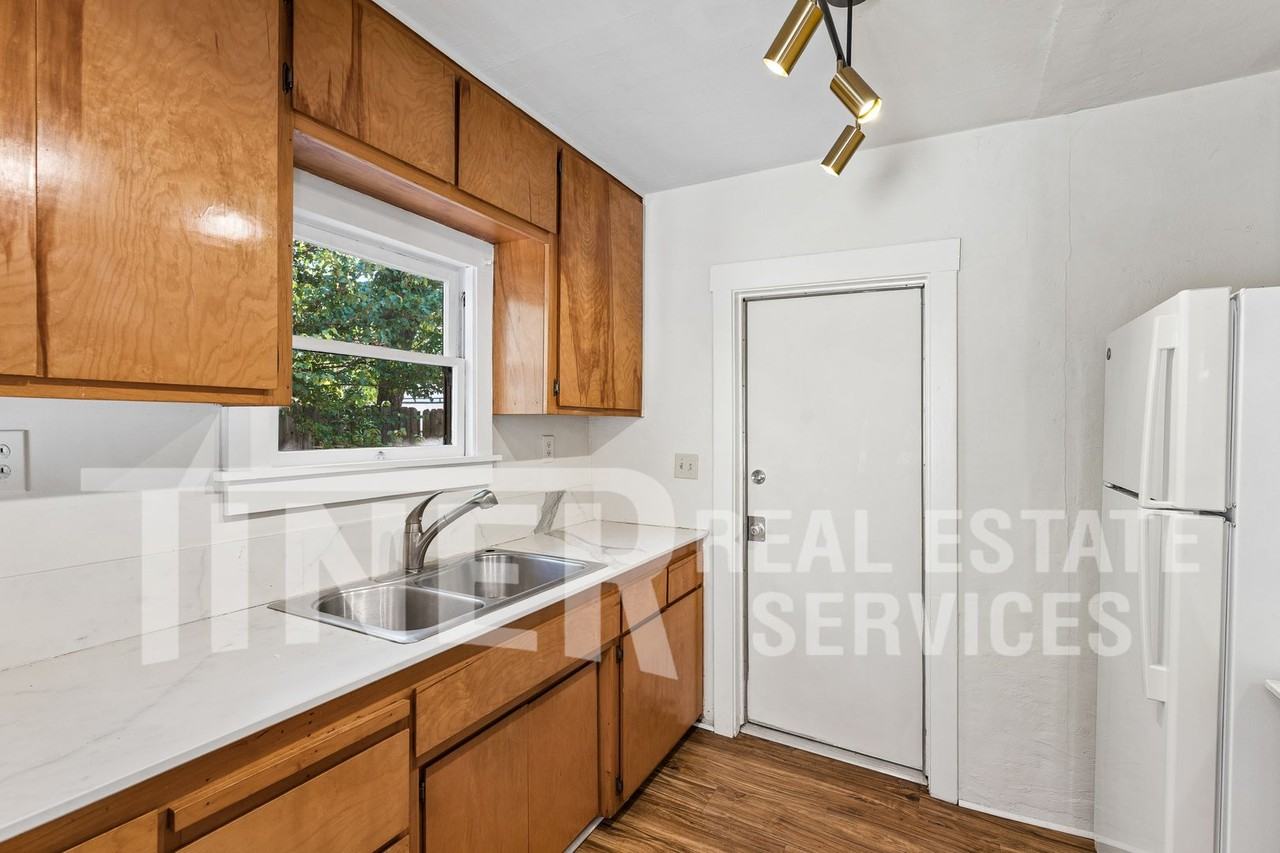 314 Los Vegas Ave - Photo 4 of 21