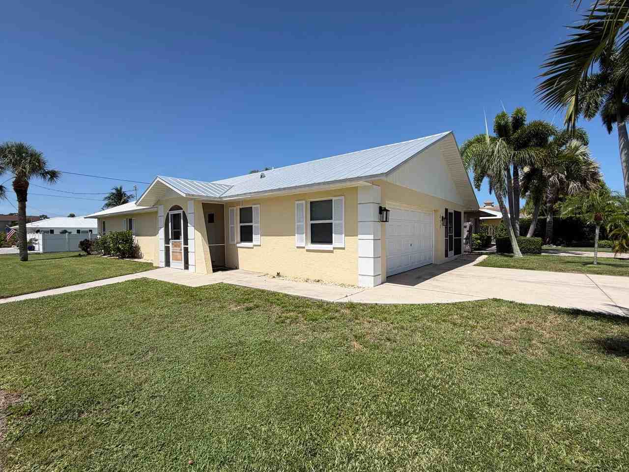 696 94th Ave N - Photo 3 of 31