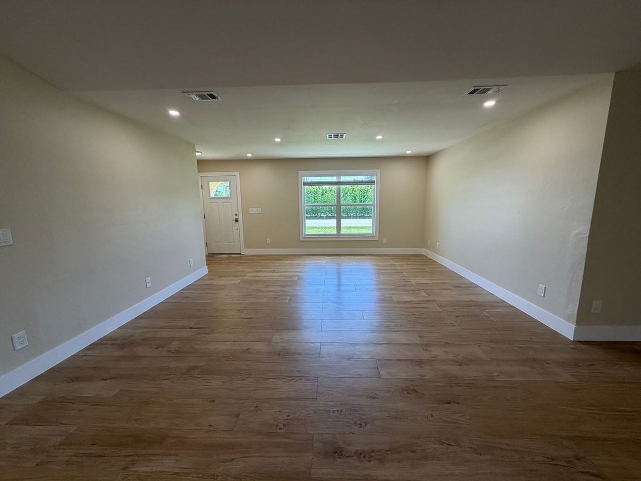 696 94th Ave N - Photo 7 of 31