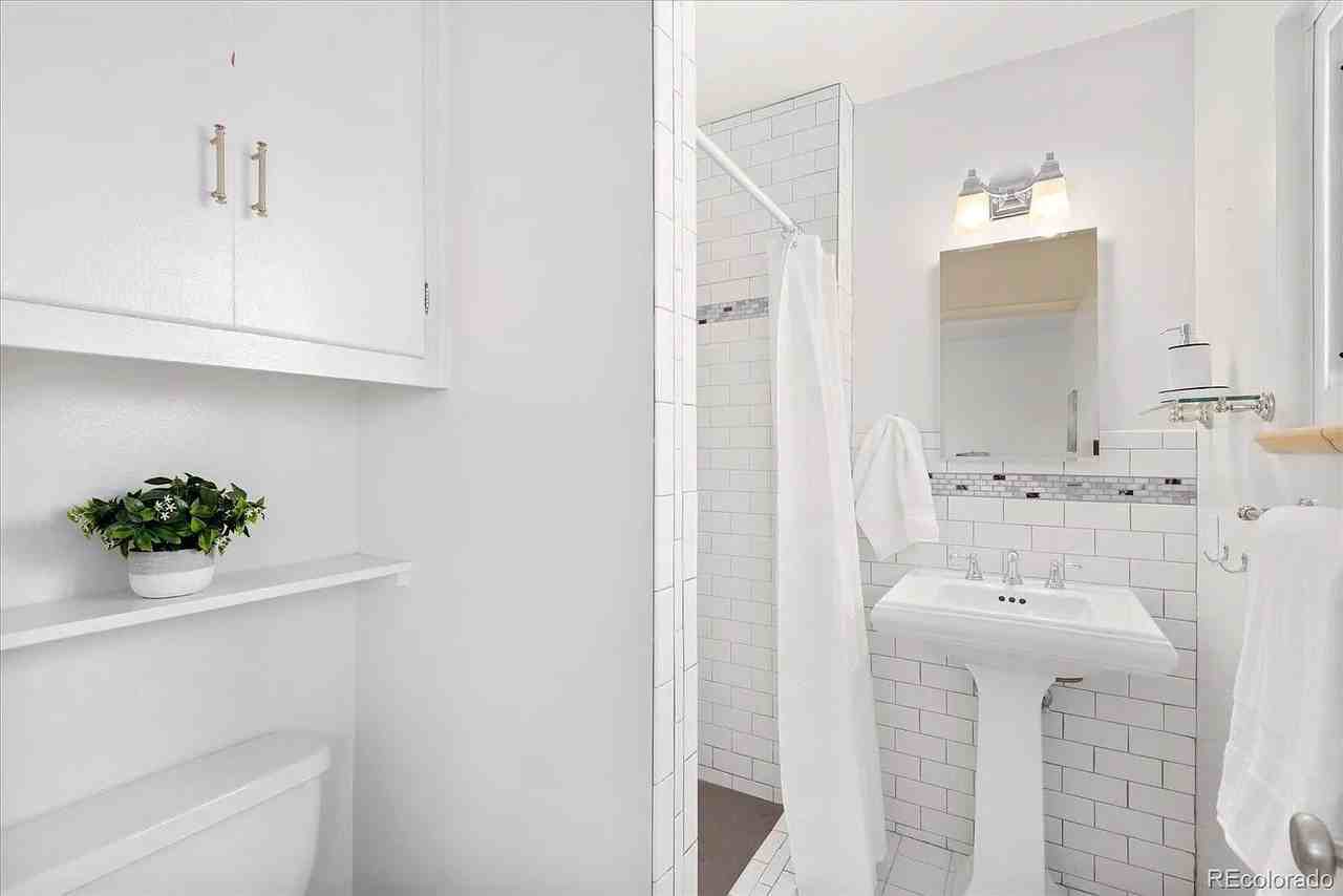 7896 E Jefferson Pl - Photo 7 of 18