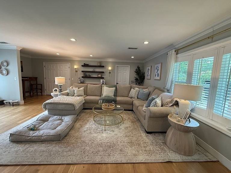 1003 Bradford Ave - Photo 2 of 12