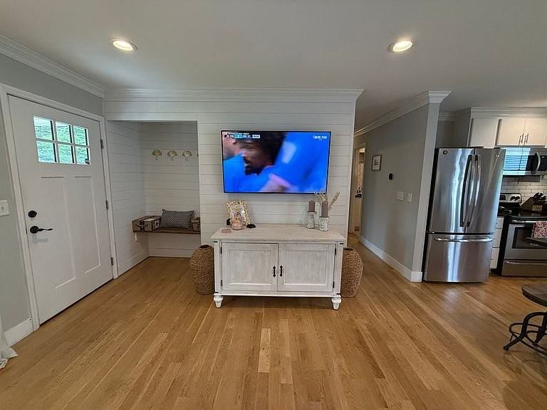 1003 Bradford Ave - Photo 4 of 12