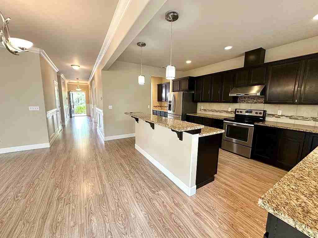 3909 20th Ave Ne - Photo 5 of 18