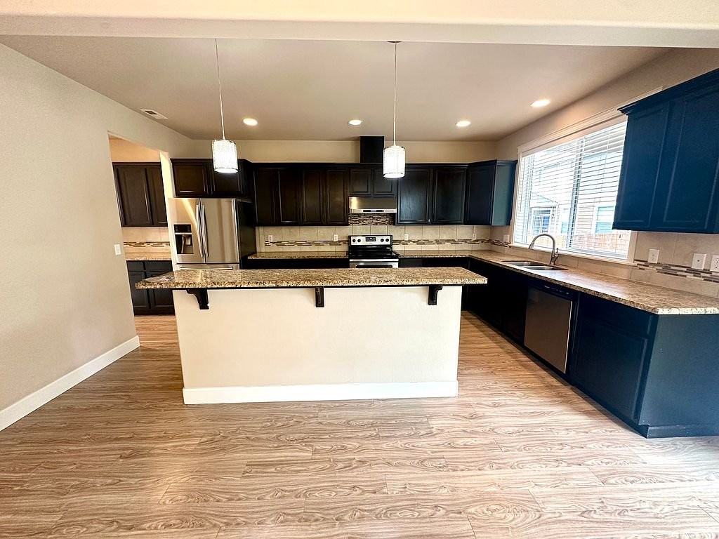 3909 20th Ave Ne - Photo 6 of 18