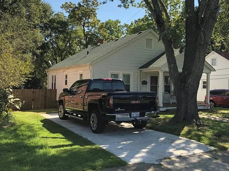 1409 Lexington Ave - Photo 3 of 11