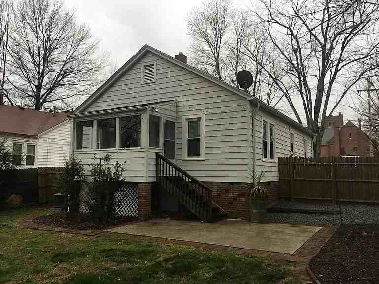 1409 Lexington Ave - Photo 5 of 11