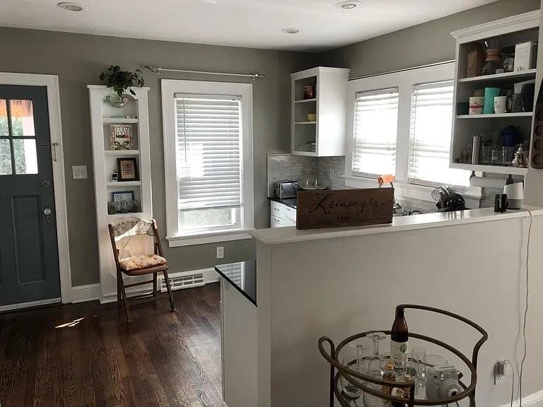 1409 Lexington Ave - Photo 6 of 11