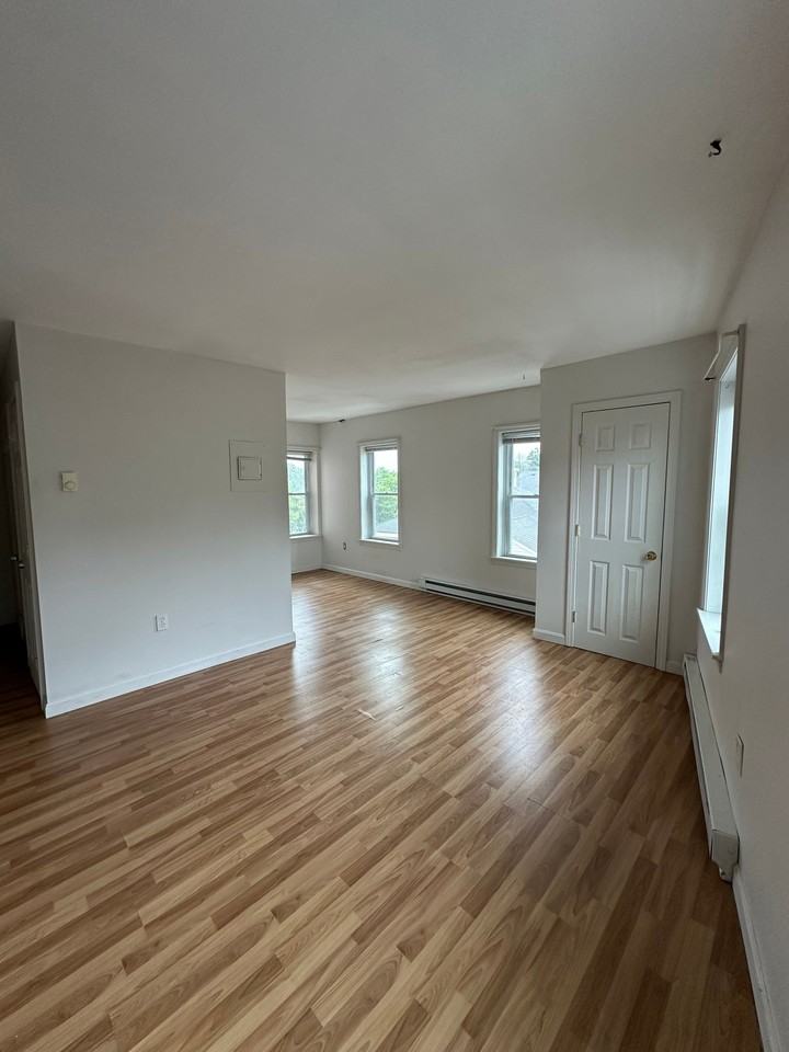 38 W Broad St - Photo 5 of 9