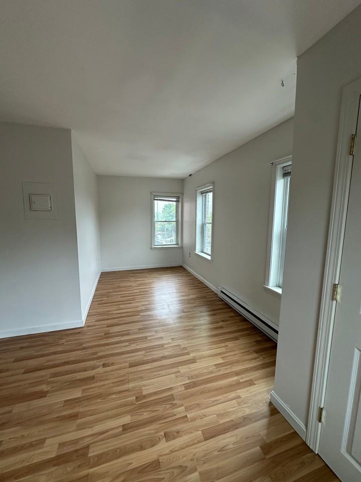38 W Broad St - Photo 6 of 9