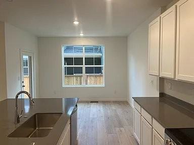 2268 Crescent Cir E - Photo 4 of 18