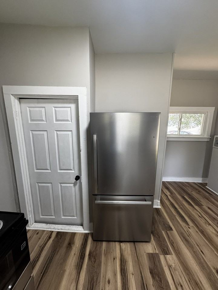301 N Detroit St - Photo 4 of 16