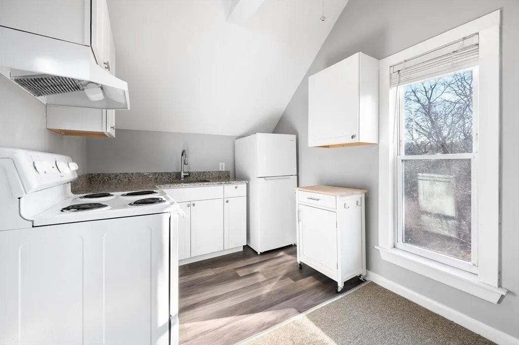 338 Summer St #10 - Photo 3 of 16