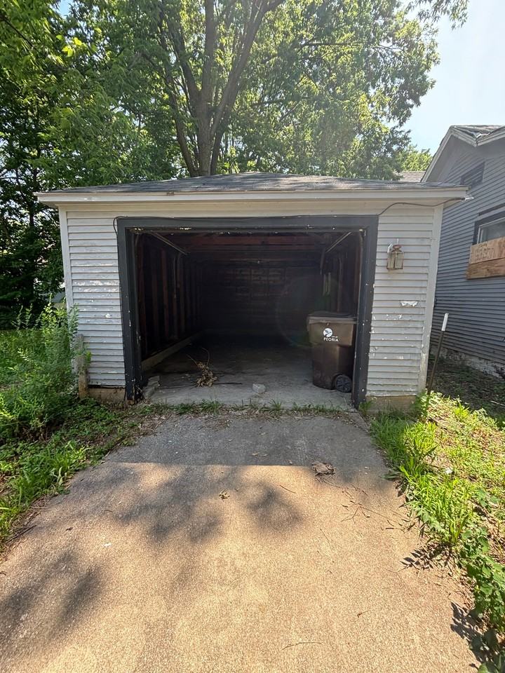1319 W Aiken Ave - Photo 4 of 19