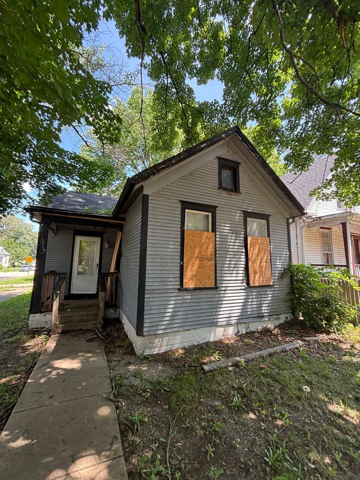 1319 W Aiken Ave - Photo 5 of 19