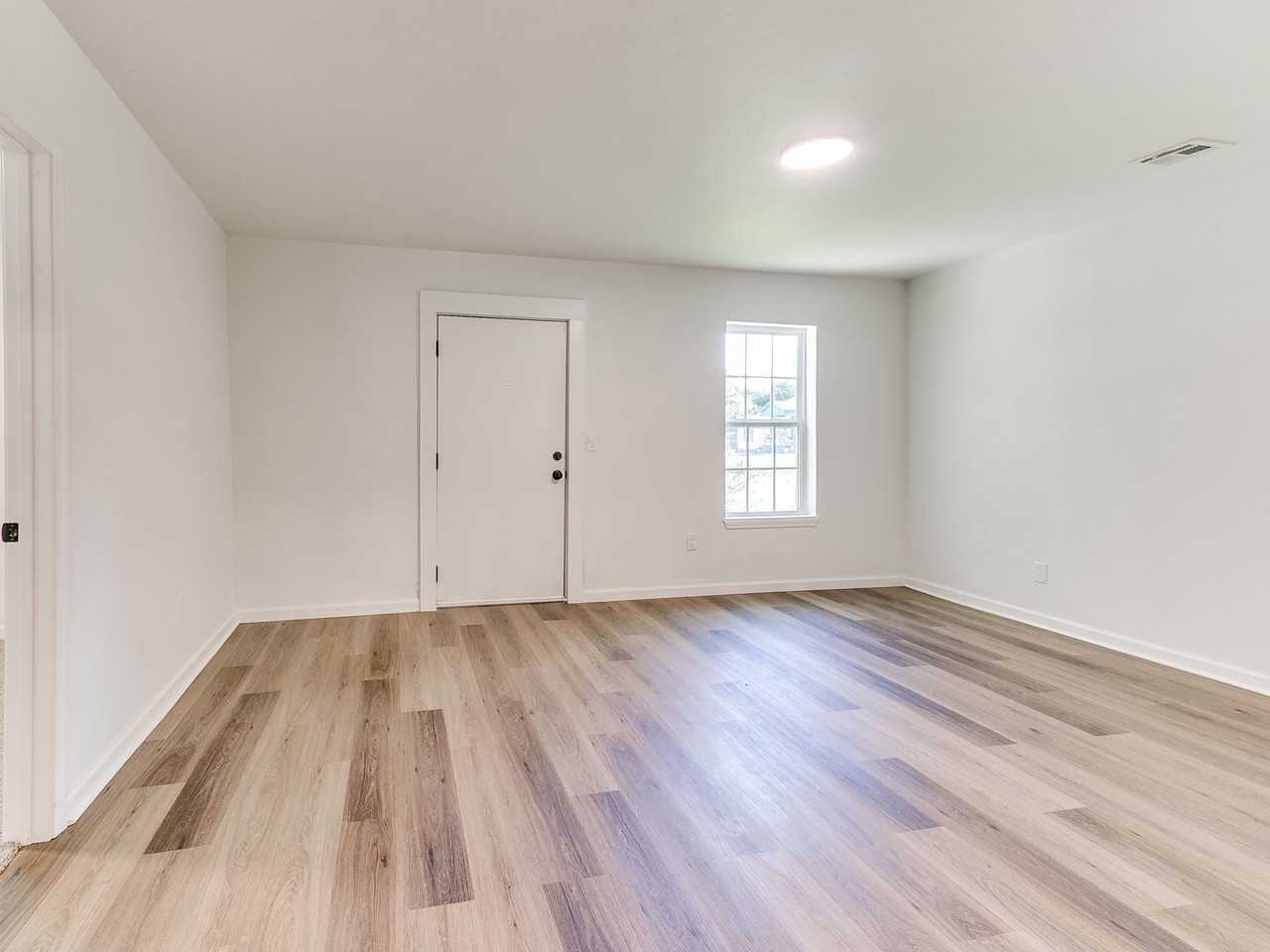 601 Se 35th St - Photo 3 of 20