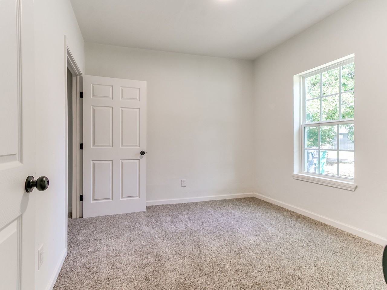 601 Se 35th St - Photo 5 of 20