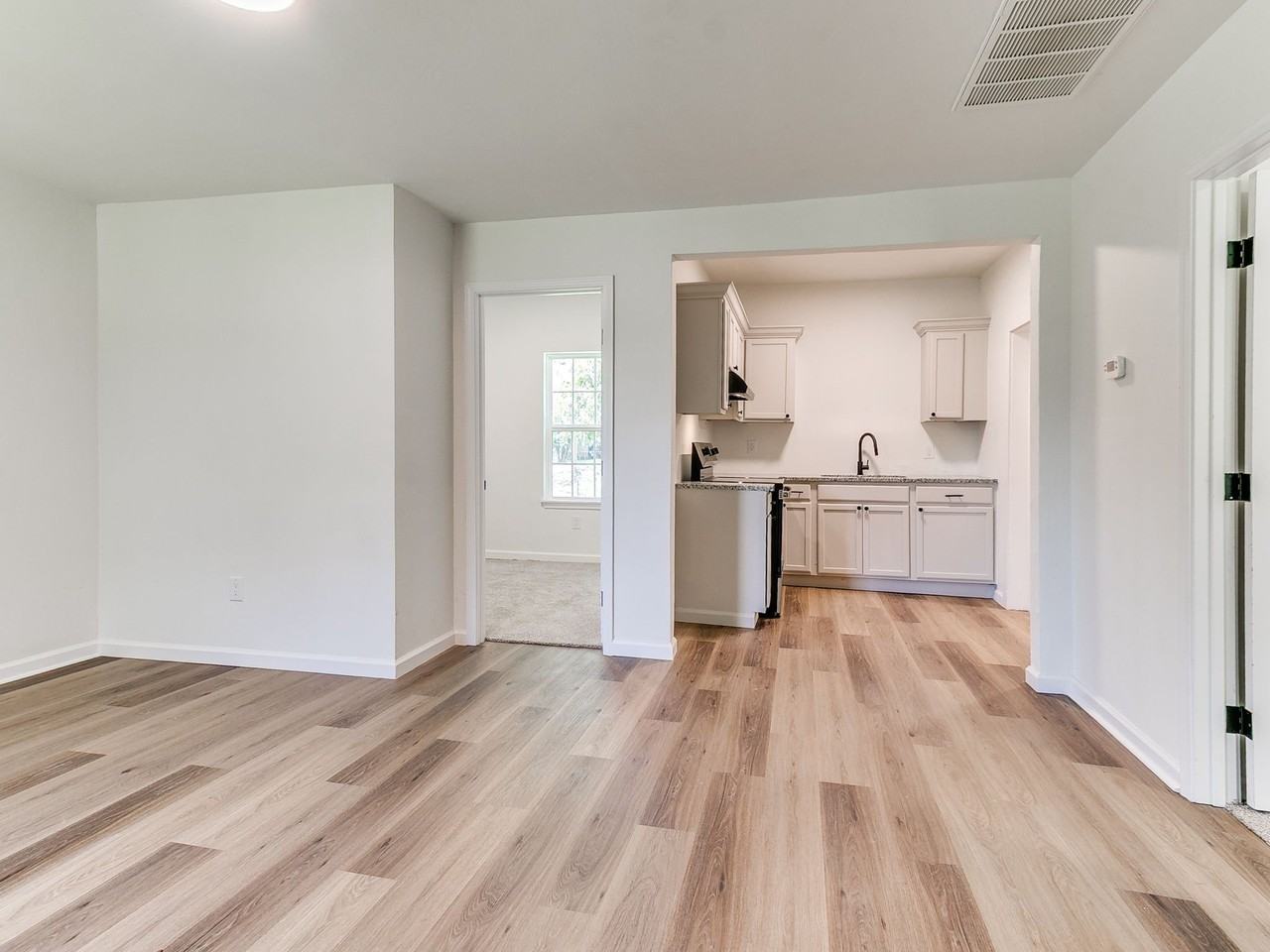 601 Se 35th St - Photo 7 of 20